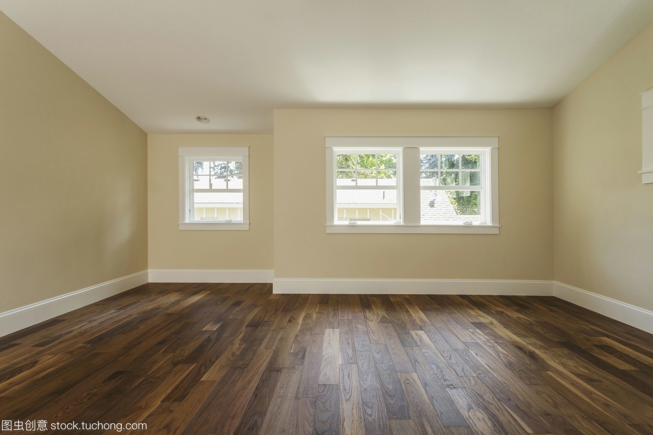 空臥室的木地板 優(yōu)雅與實用的完美結(jié)合